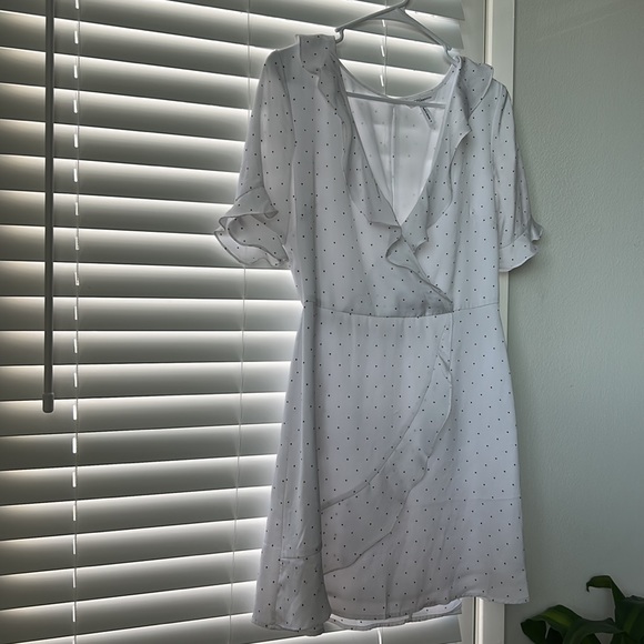 BCBGeneration Polka Dot Faux Wrap Ruffled Mini Black White Dress - Picture 2 of 11